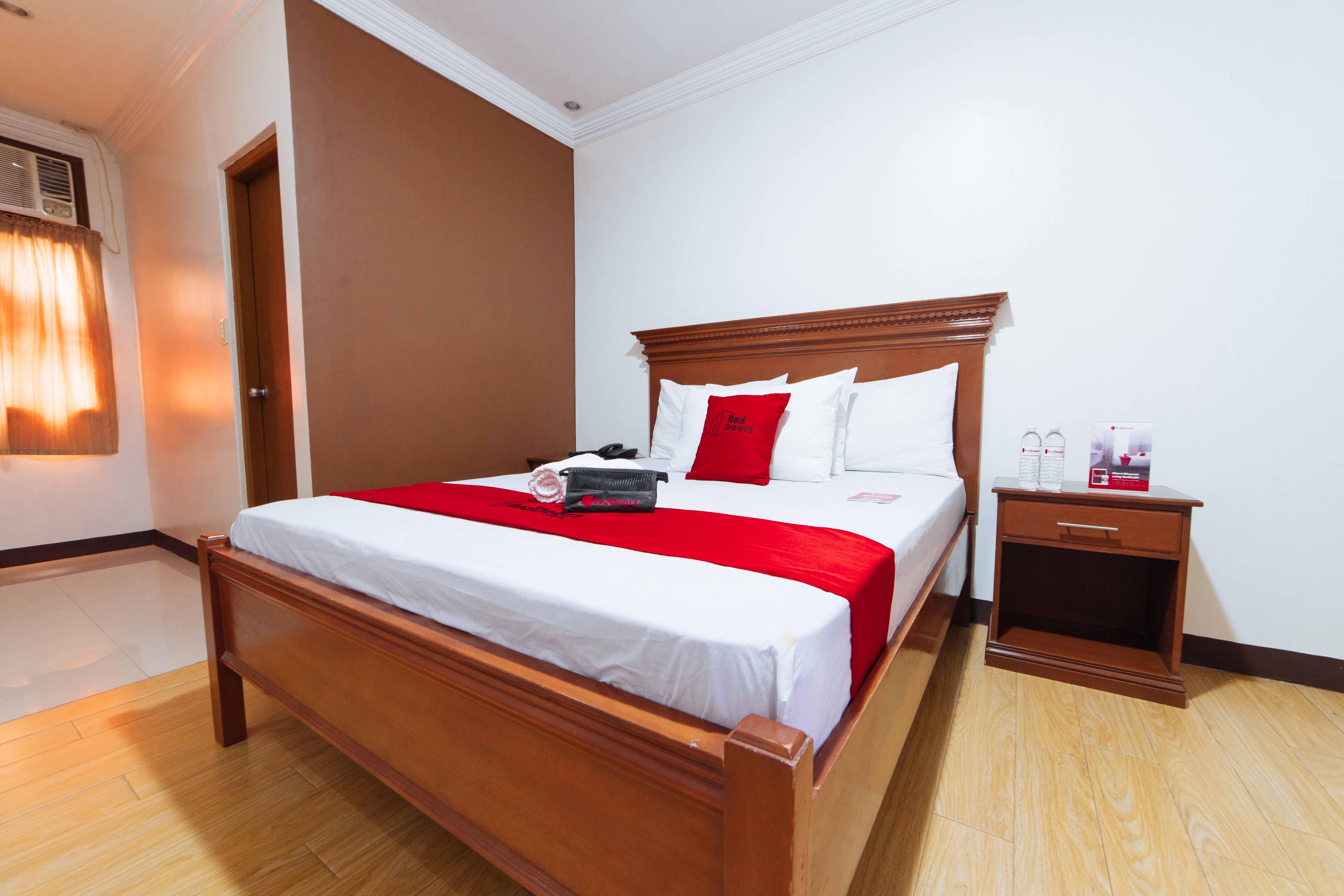 Reddoorz Plus @ Starhomes Olivianville Tarlac City Екстер'єр фото