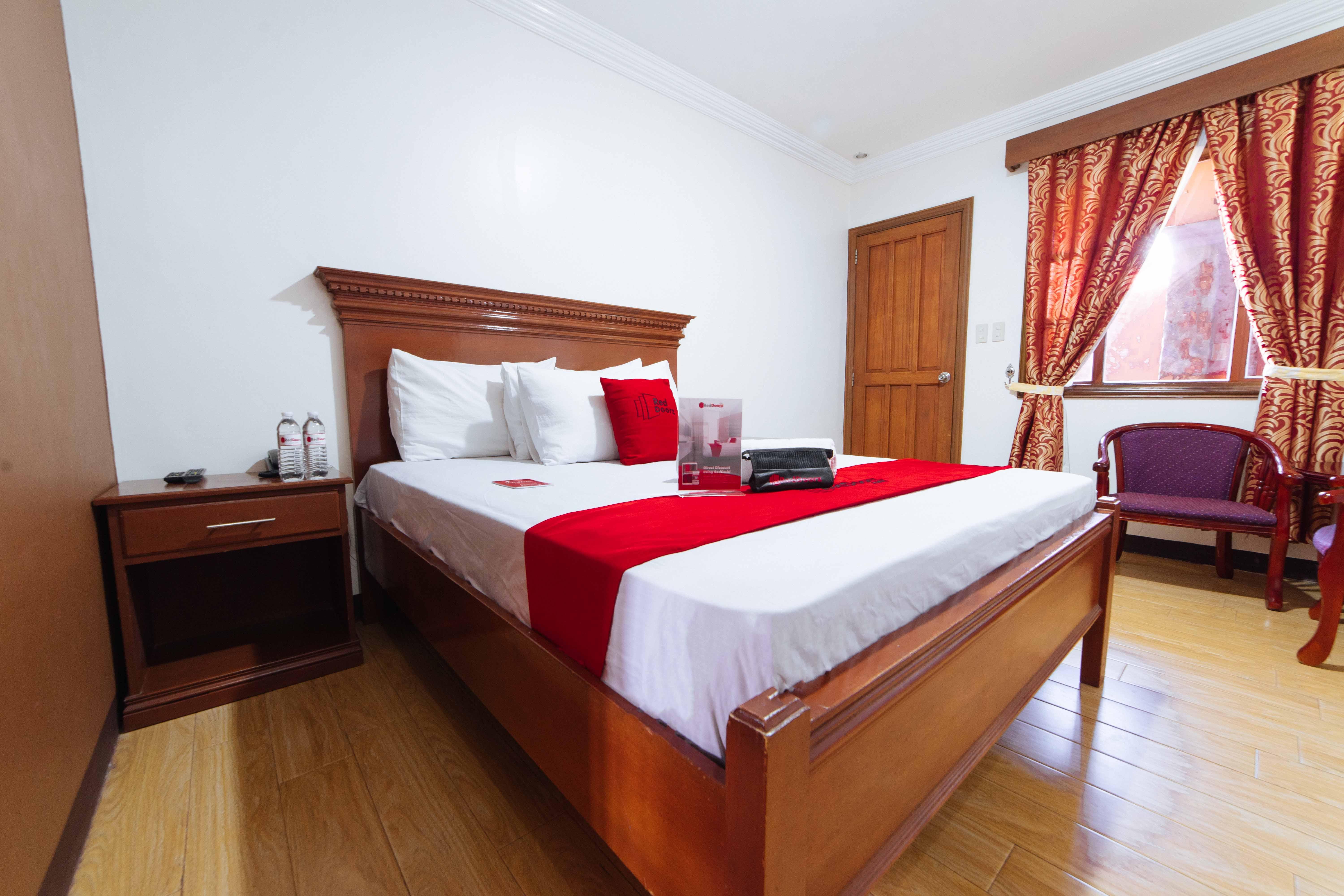 Reddoorz Plus @ Starhomes Olivianville Tarlac City Екстер'єр фото