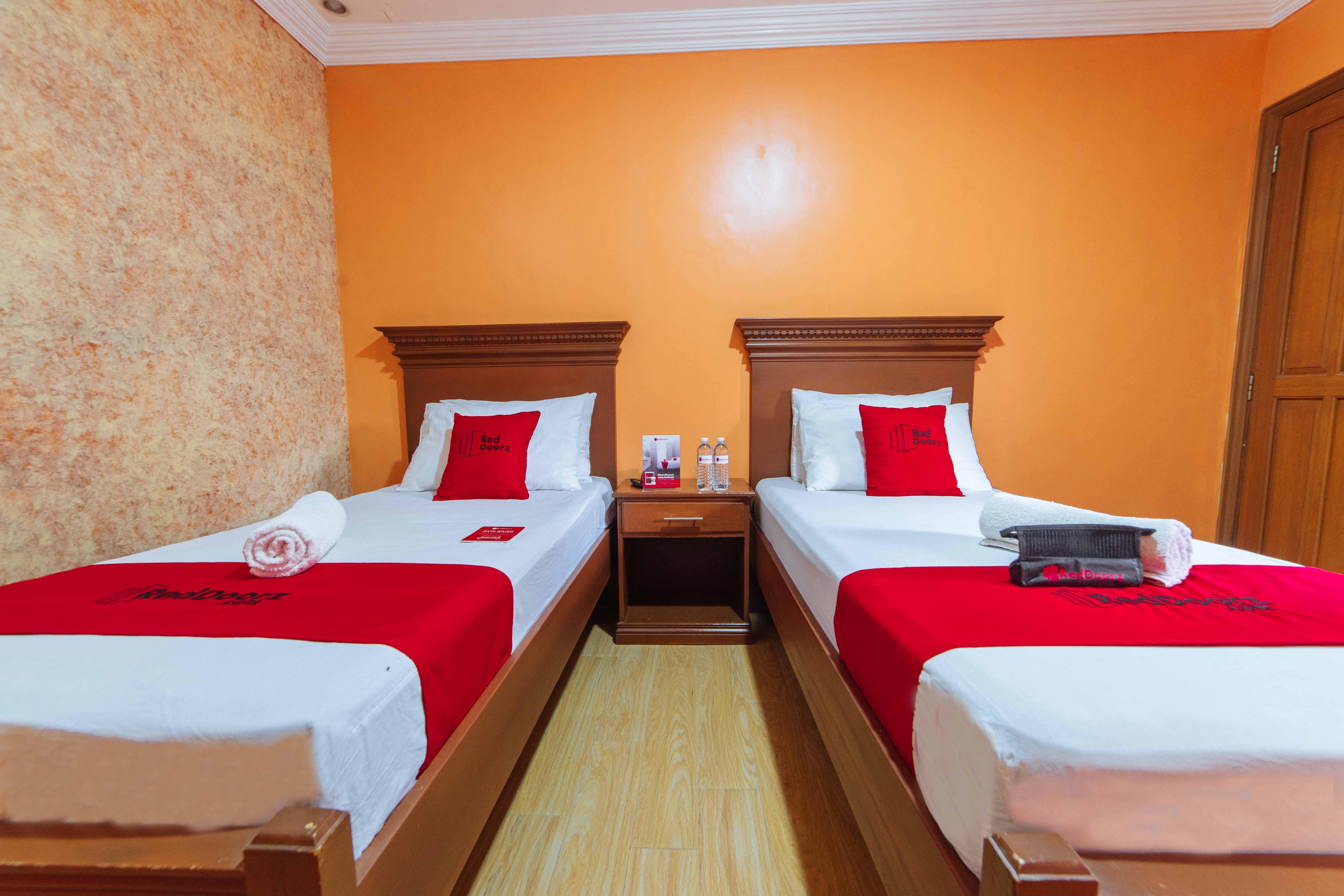 Reddoorz Plus @ Starhomes Olivianville Tarlac City Екстер'єр фото