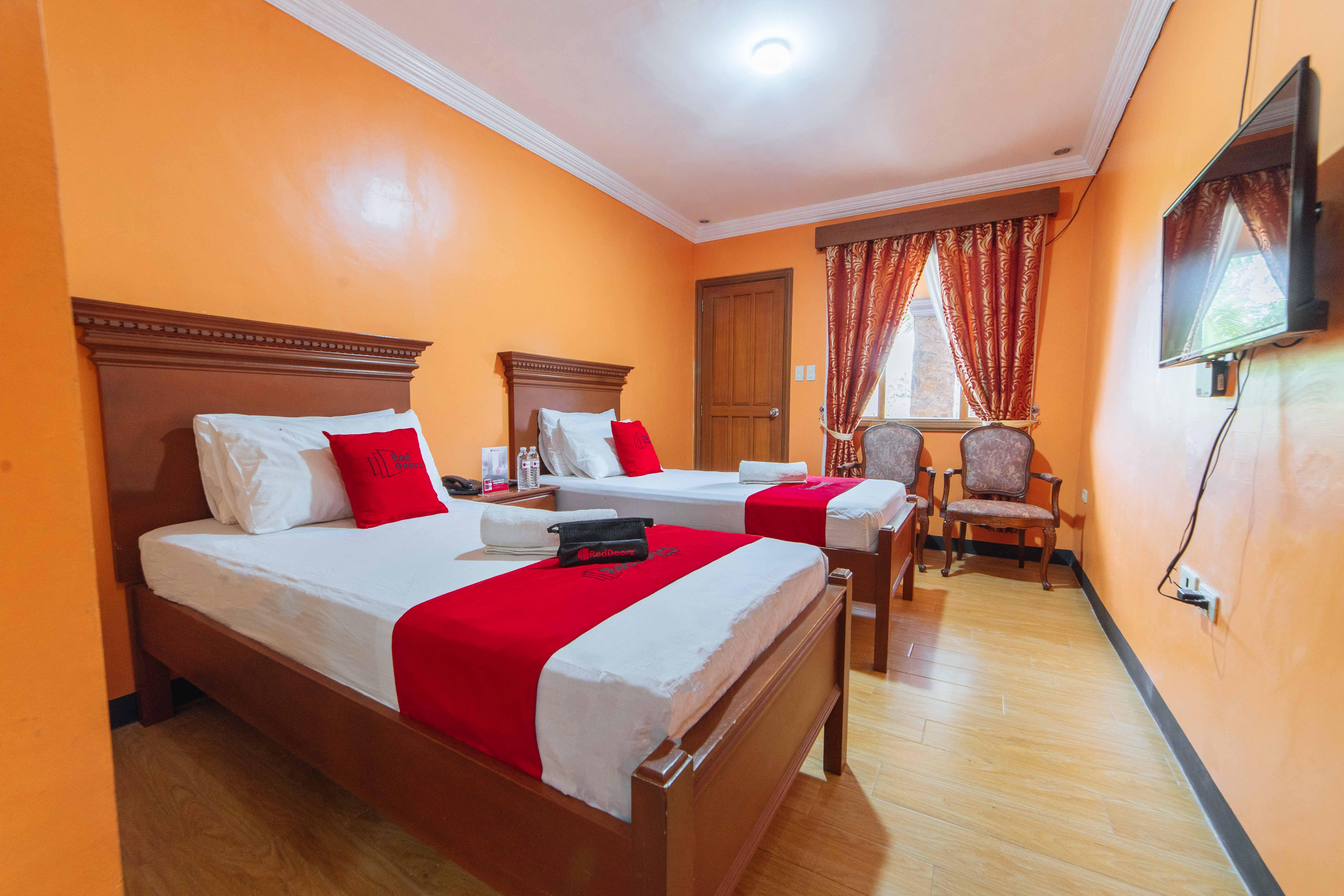 Reddoorz Plus @ Starhomes Olivianville Tarlac City Екстер'єр фото