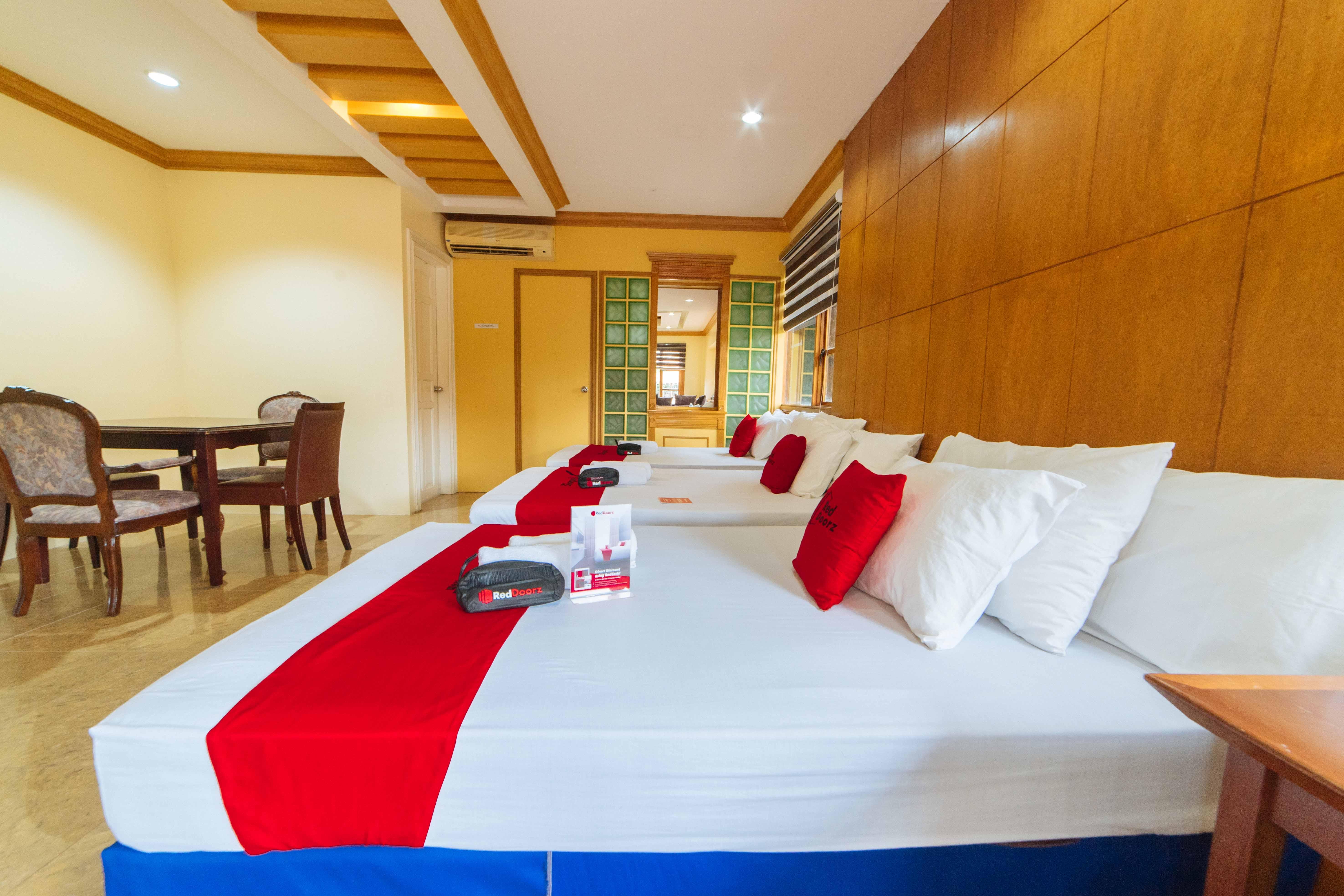 Reddoorz Plus @ Starhomes Olivianville Tarlac City Екстер'єр фото