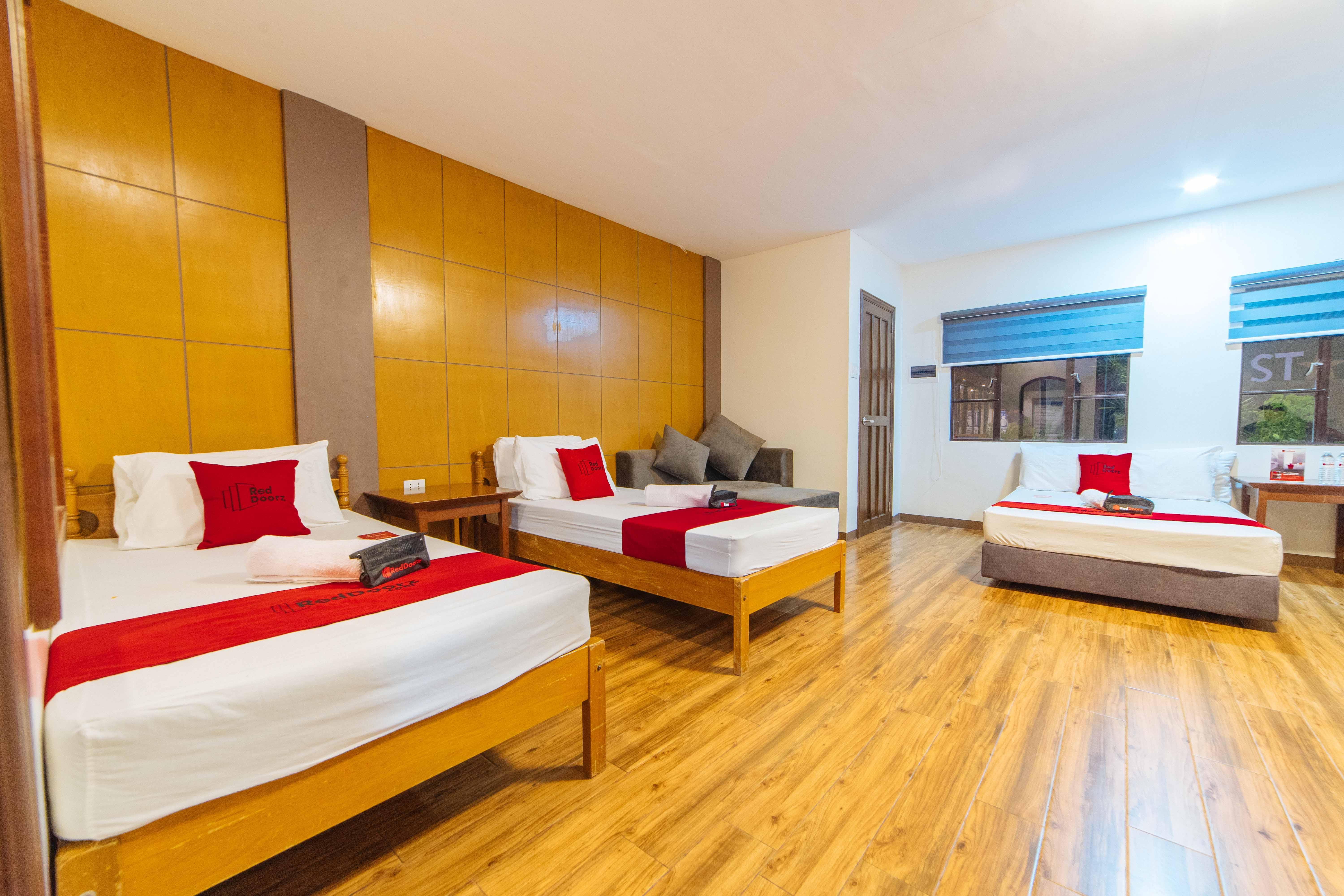 Reddoorz Plus @ Starhomes Olivianville Tarlac City Екстер'єр фото