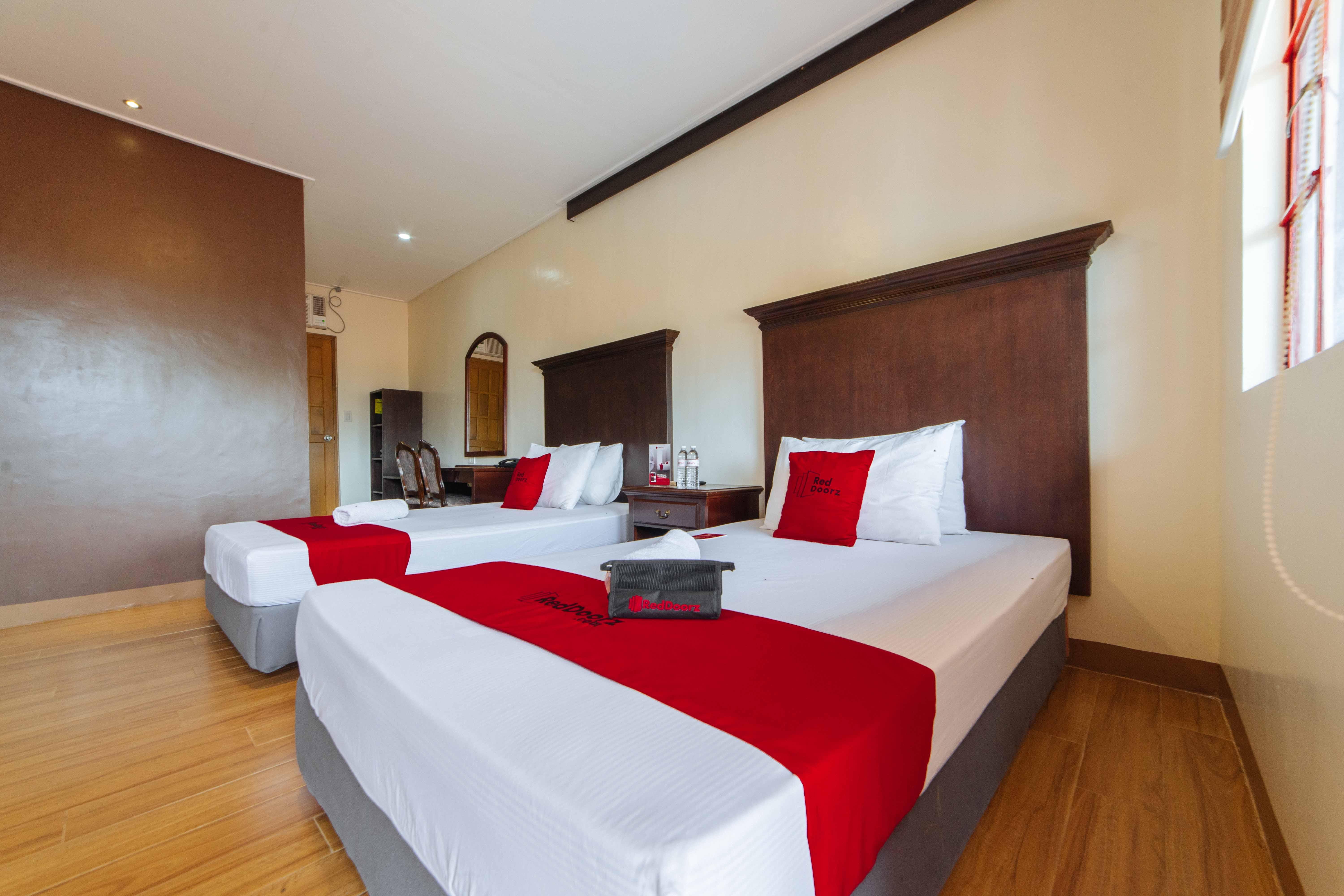 Reddoorz Plus @ Starhomes Olivianville Tarlac City Екстер'єр фото
