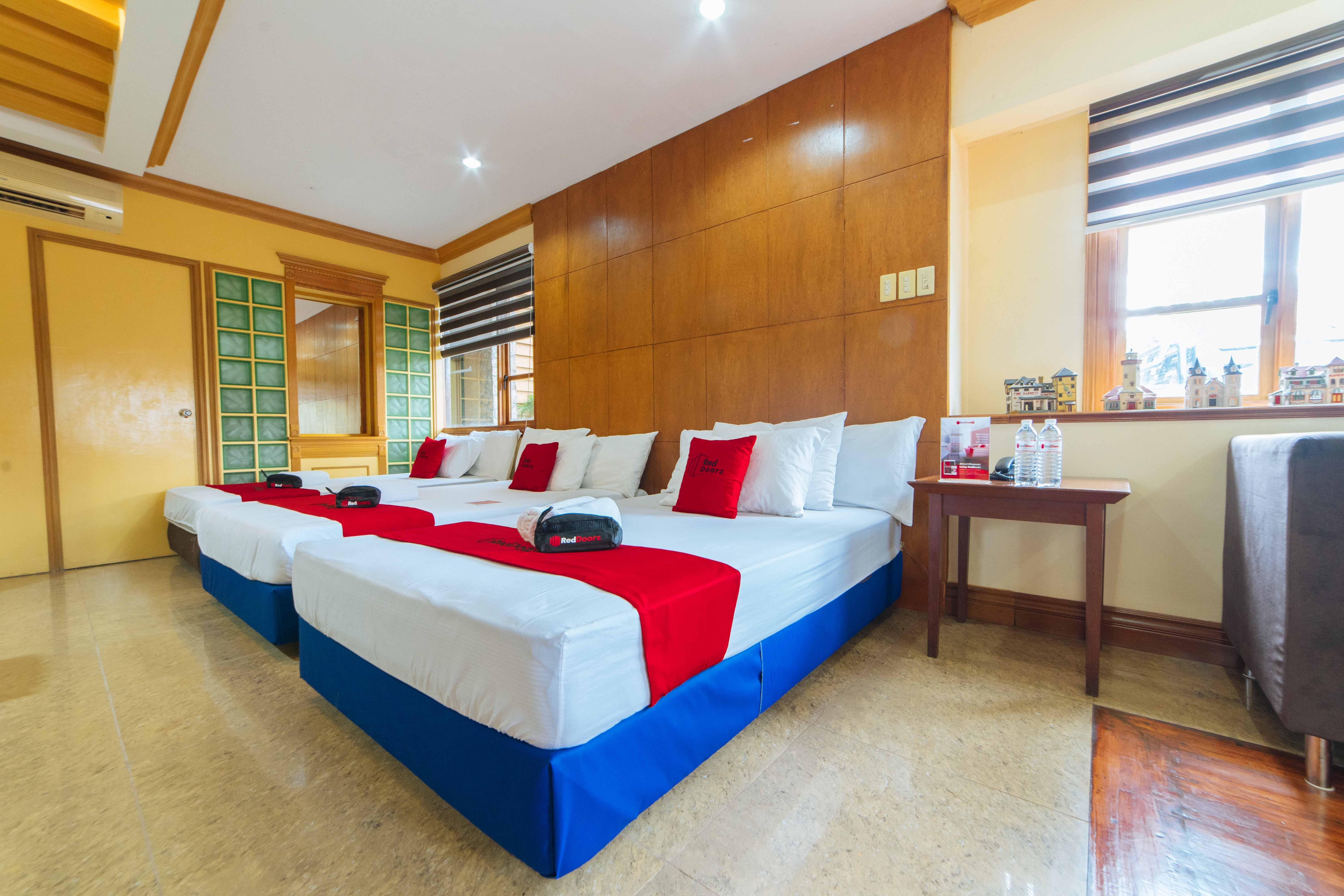 Reddoorz Plus @ Starhomes Olivianville Tarlac City Екстер'єр фото