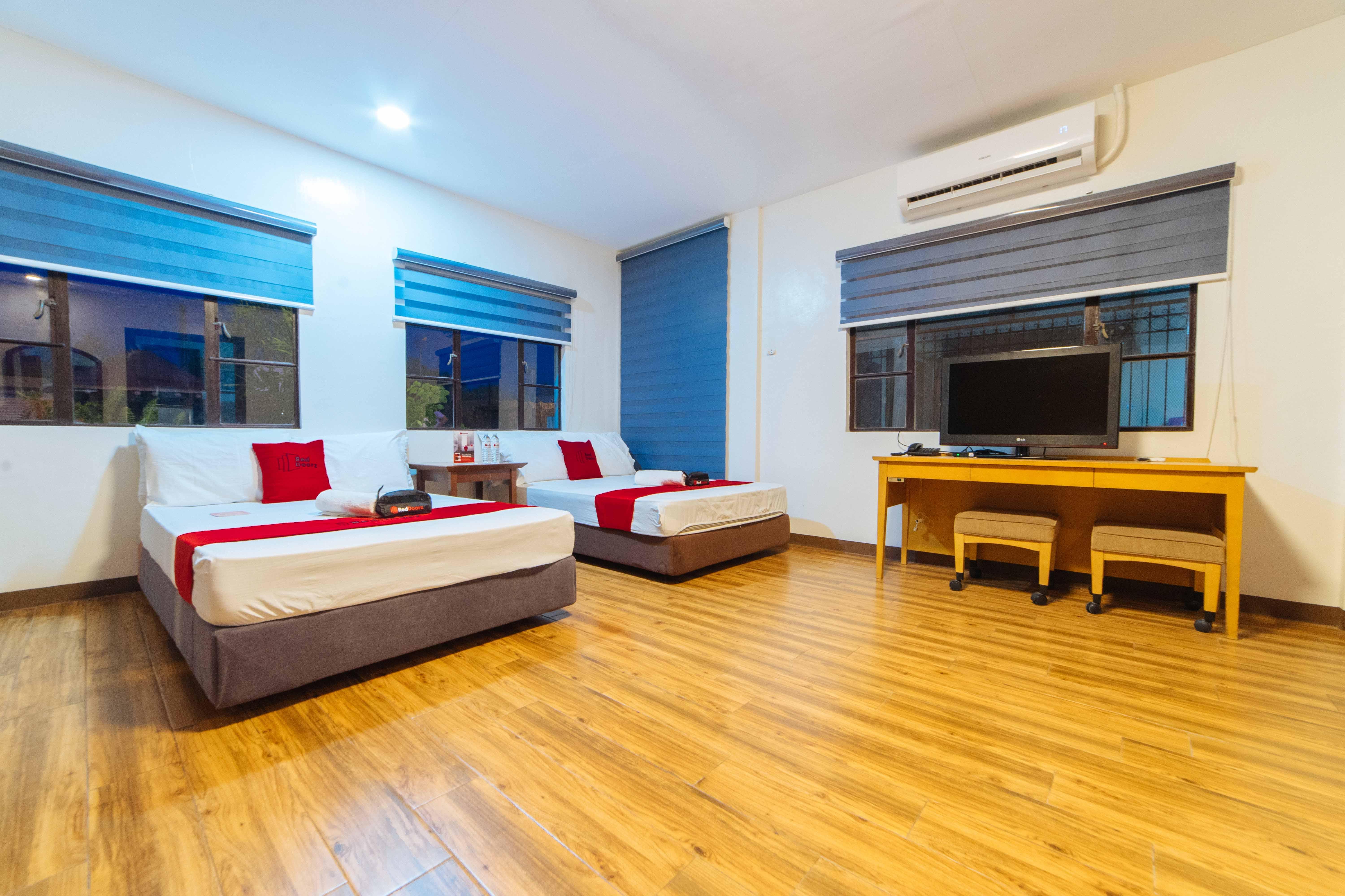 Reddoorz Plus @ Starhomes Olivianville Tarlac City Екстер'єр фото