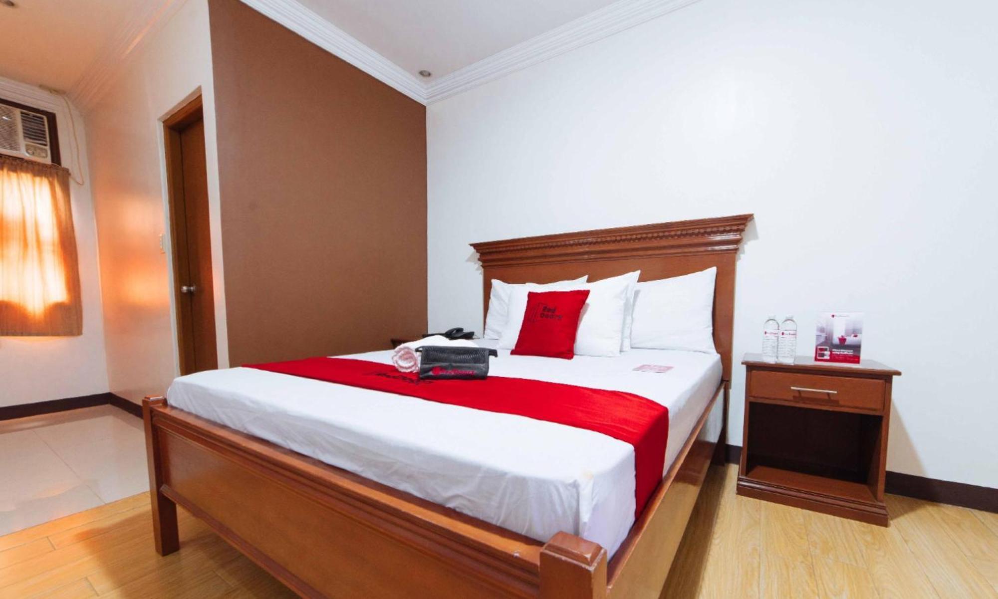 Reddoorz Plus @ Starhomes Olivianville Tarlac City Екстер'єр фото