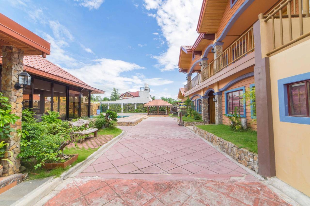 Reddoorz Plus @ Starhomes Olivianville Tarlac City Екстер'єр фото