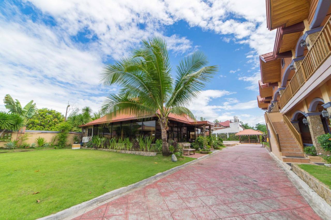 Reddoorz Plus @ Starhomes Olivianville Tarlac City Екстер'єр фото
