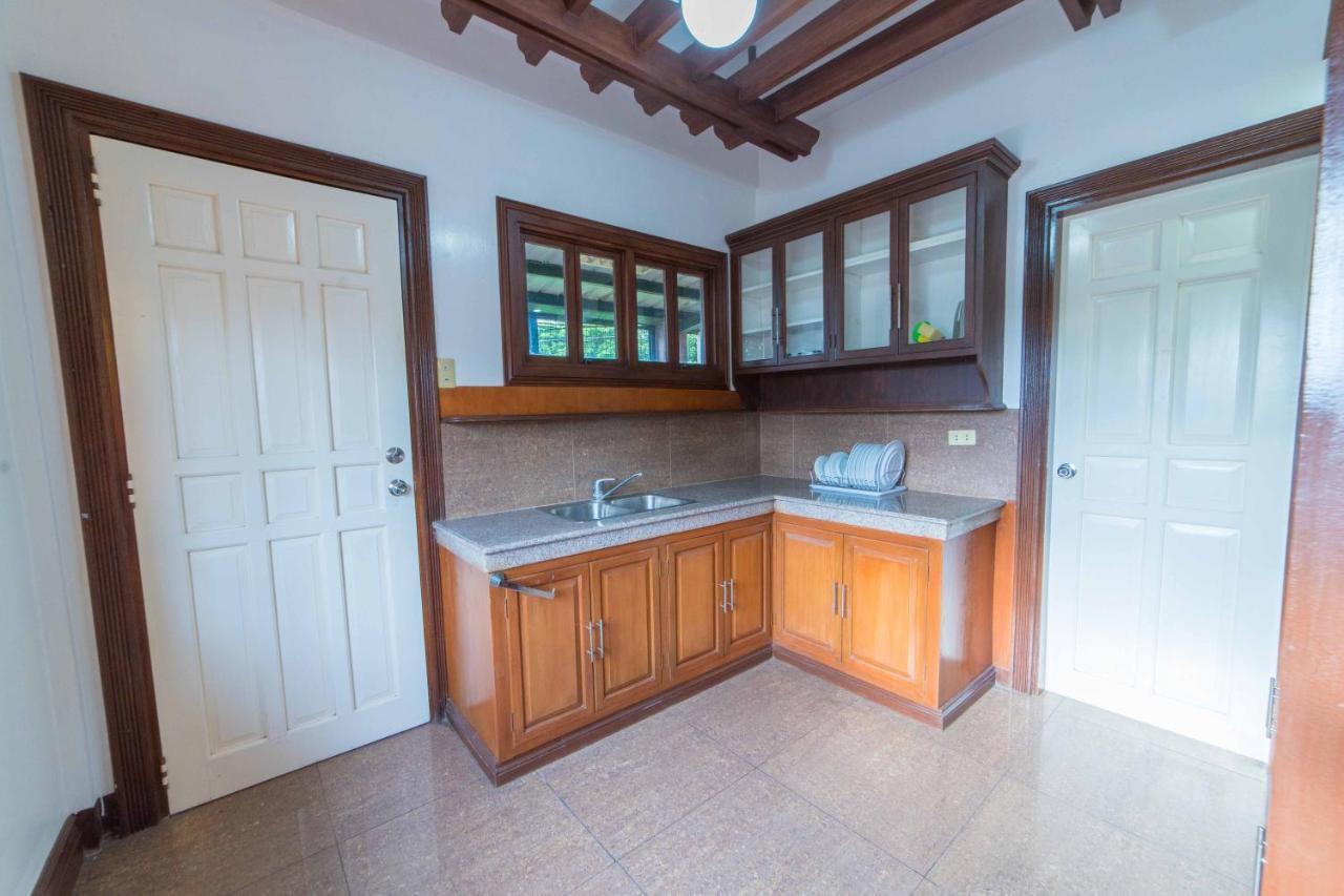 Reddoorz Plus @ Starhomes Olivianville Tarlac City Екстер'єр фото